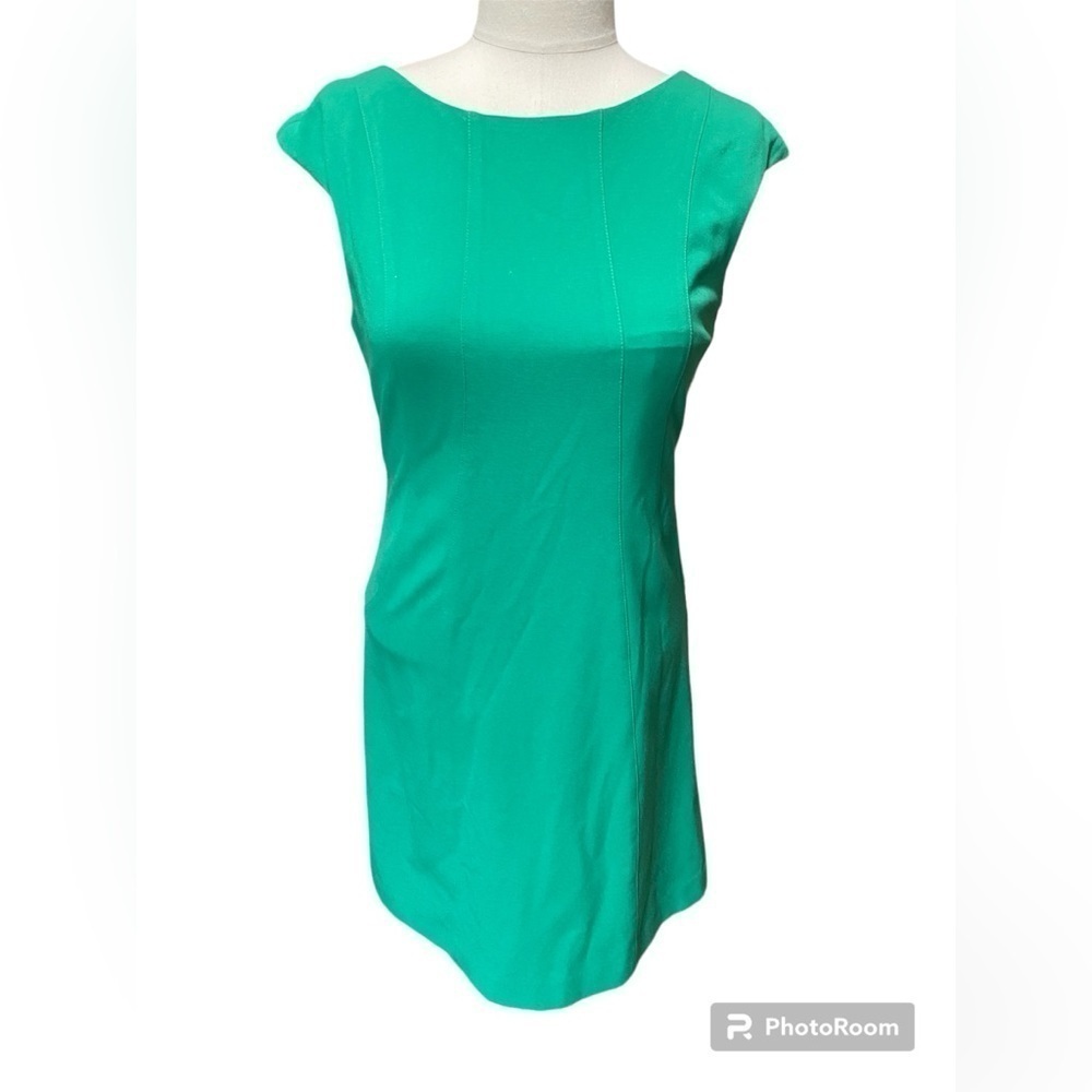 Vince Camuto Green V-neck back dress size 8